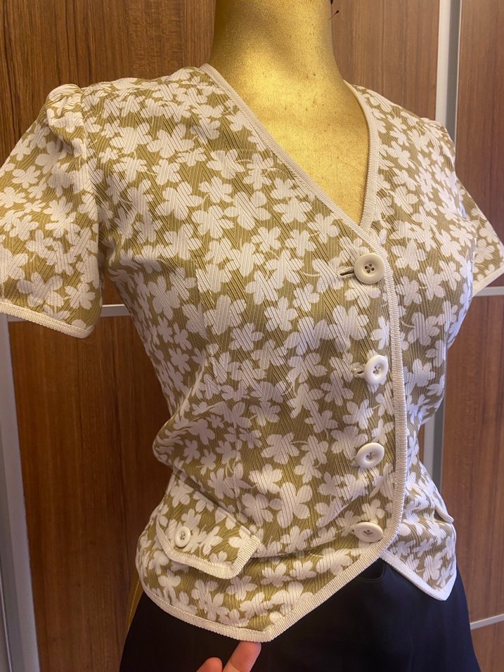 V yaka bej vintage kısa kollu gömlek - Görsel 5