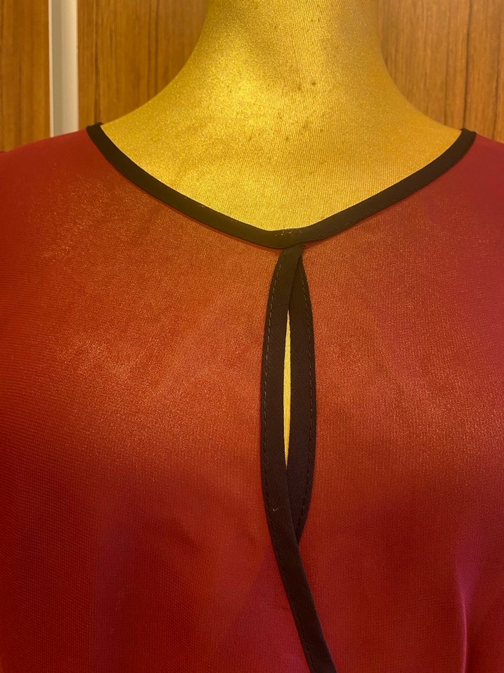 Bordo Piliseli V Yakalı Kadın Bluz - Görsel 3