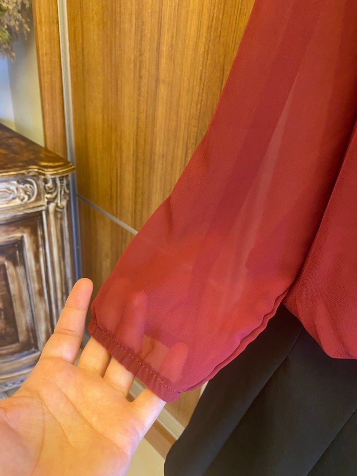 Bordo Piliseli V Yakalı Kadın Bluz - Görsel 5