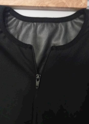 Kısa Kollu Siyah fermuarlı ceket - Görsel 2