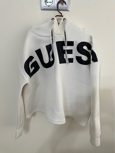 Guess sweatshirt