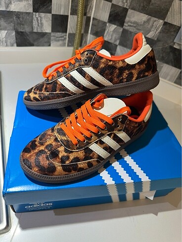 Adidas leopar samba