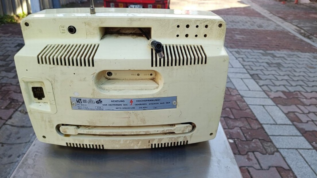 Sarı Renk Retro Televizyon Monitörü - Görsel 3