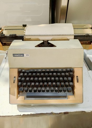 Bej Renkli Eski Tip Klavye - Görsel 2