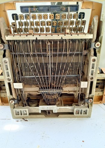 Bej Renkli Eski Tip Klavye - Görsel 5