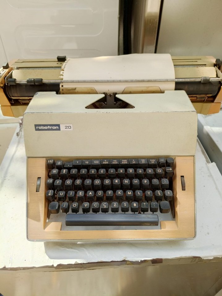 Bej Renkli Eski Tip Klavye - Görsel 2