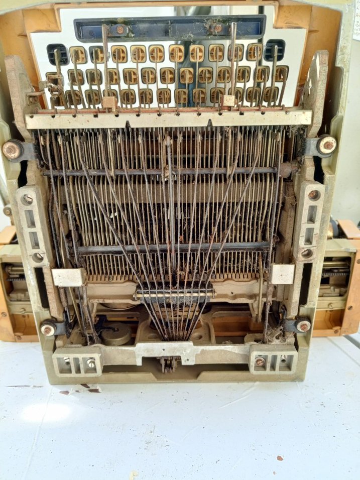 Bej Renkli Eski Tip Klavye - Görsel 5