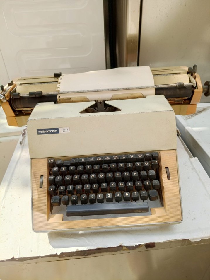 Bej Renkli Eski Tip Klavye - Görsel 4