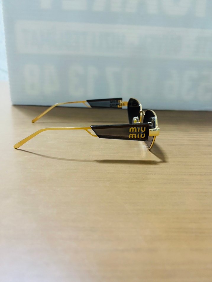 Parlak Altın Kadın Güneş Gözlüğü - Görsel 2