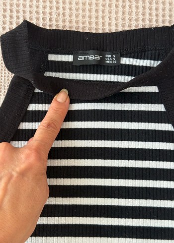 Trendyol & Milla Siyah Beyaz Çizgili Yüksek Yakalı Crop Top