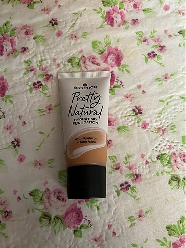 ESSENCE pretty natural foundation