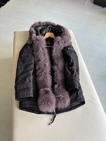 Siyah mor kürklü parka - Görsel 2