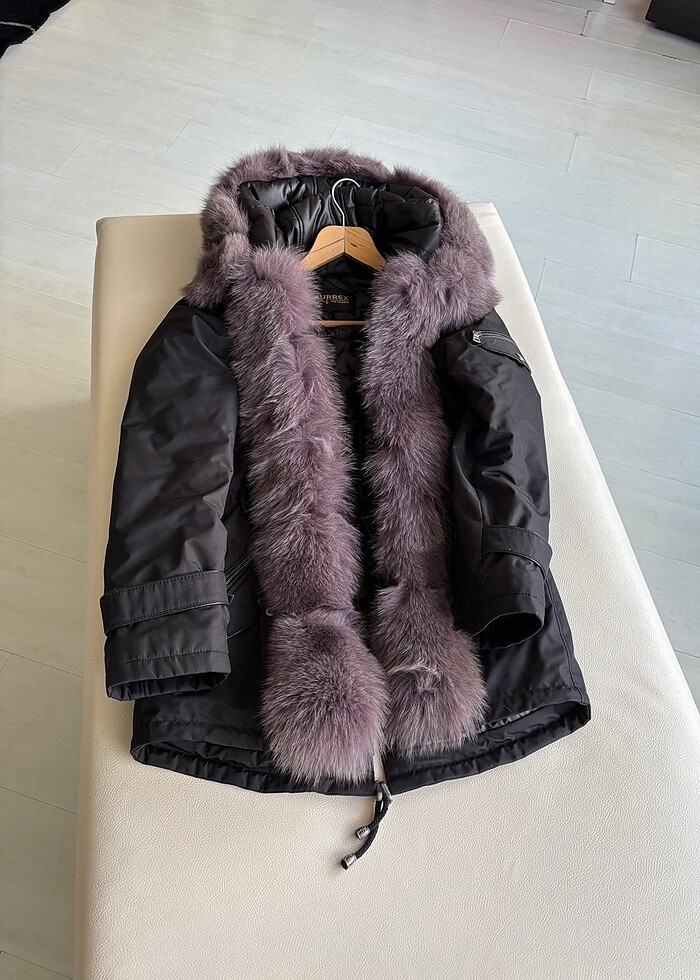 Siyah mor kürklü parka - Görsel 2