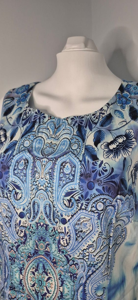 Mavi Desenli Uzun Kalem Elbise - Görsel 3