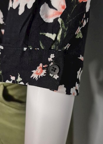 Çiçek Desenli V Yaka Kadın Gömlek - Görsel 6