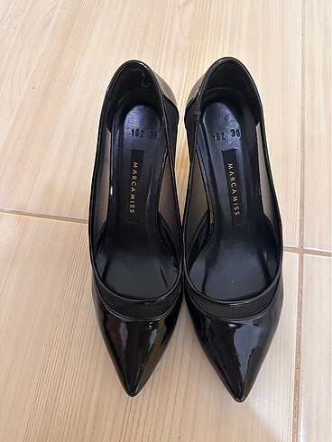 siyah stiletto