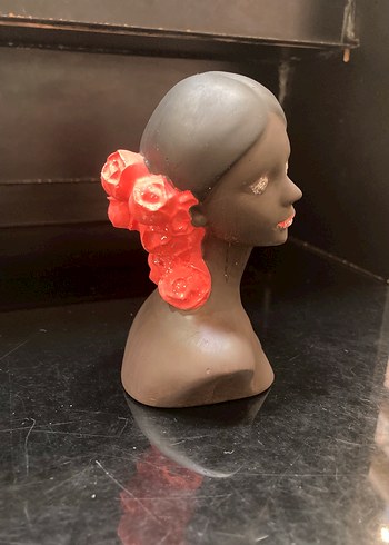 Kırmızı Detaylı Siyah Figürin - Görsel 4