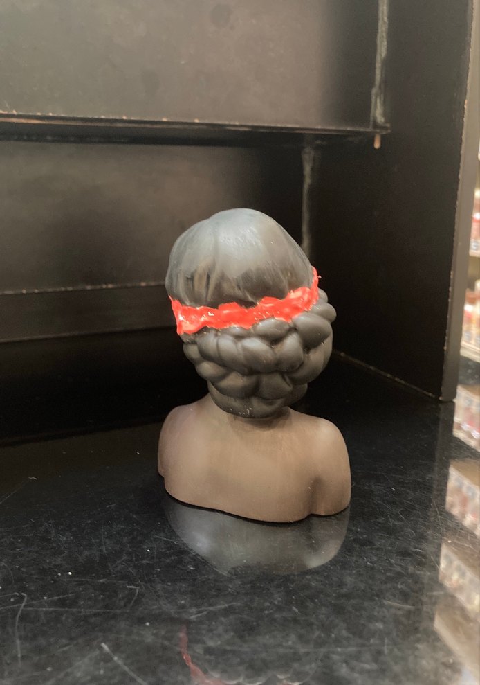 Kırmızı Göz Bandı Detaylı Koyu Figürin - Görsel 2