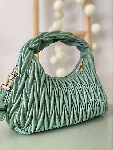 Beden Miu miu mint wander bag
