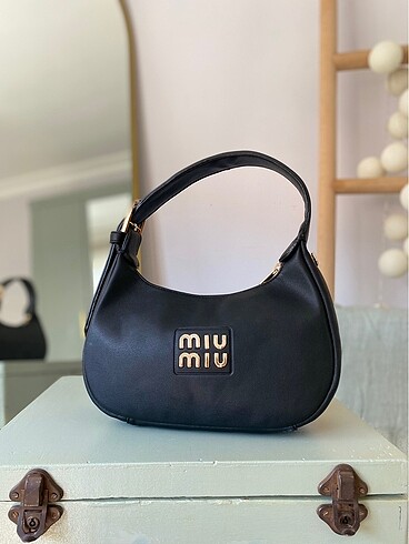 Miu Miu siyah kol çantası