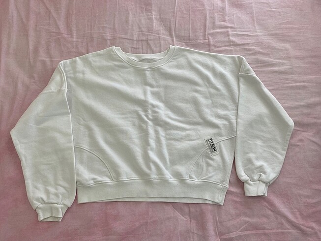 Beyaz crop sweatshirt