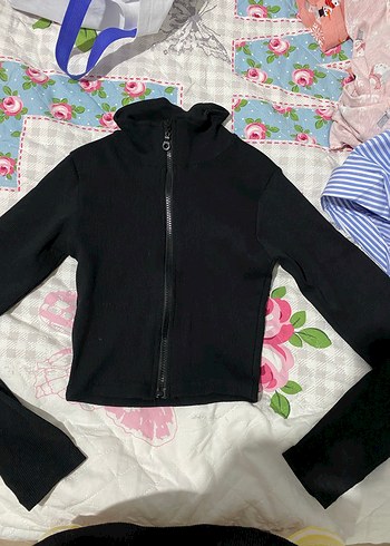 Siyah Fermuarlı Yüksek Yakalı Kadın Ceket