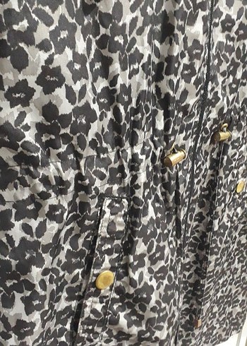 Gri Kapüşonlu leopar  Desenli Kadın Kaban yağmurluk trençkot
l - Görsel 4