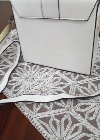 Marka tescilli beyaz askılı çanta - Görsel 3