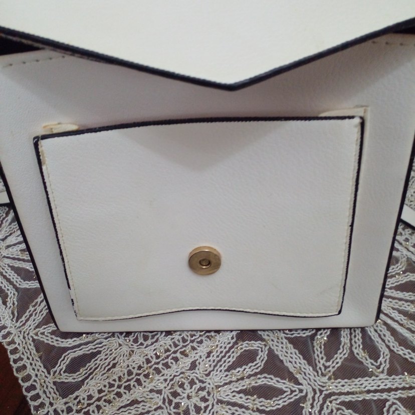 Marka tescilli beyaz askılı çanta - Görsel 2