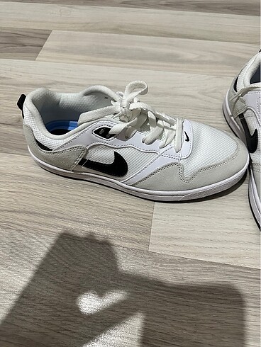 37 Beden beyaz Renk Orjinal Nike spor ayakkabı