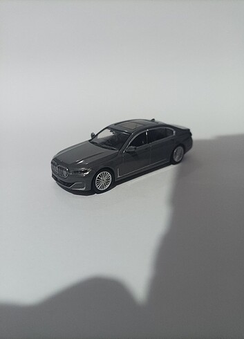 Mini GT BMW 750 Li