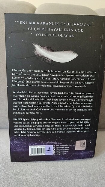 Karanlık Cadı Roman