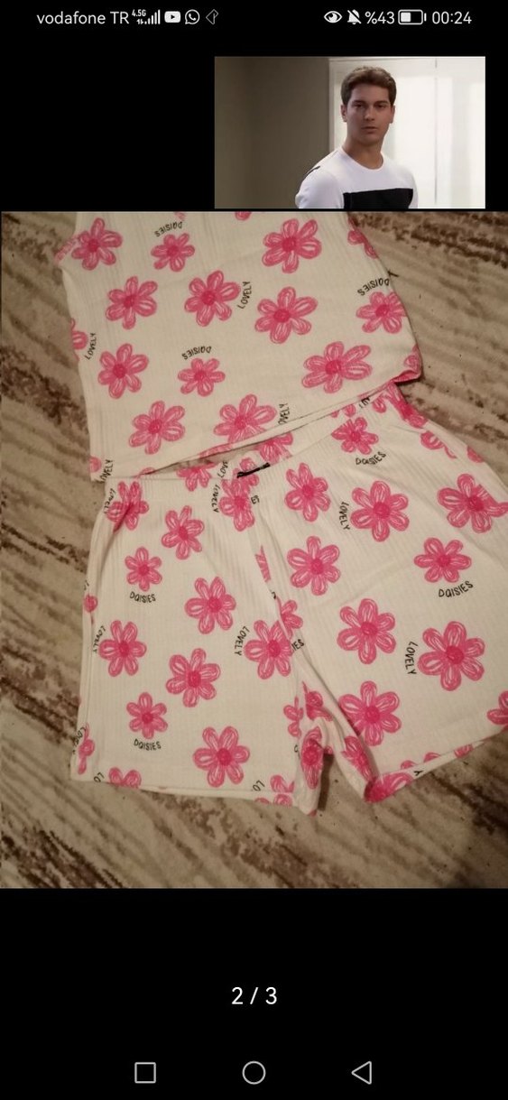 Çiçek Desenli Kolsuz Takım - Görsel 2