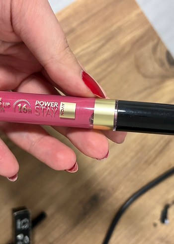 Avon Koyu Pembe Dudak Kalemi ve Parlatıcı