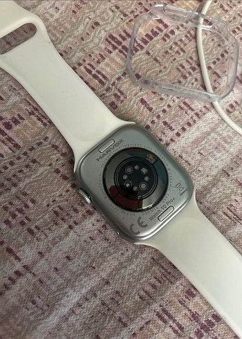 Xiaomi Beyaz Akıllı Saat ve Şarj Kablosu