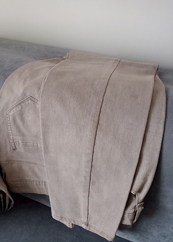 LCW Waikiki pantolon,likralı ,tok bir kumaşı var.