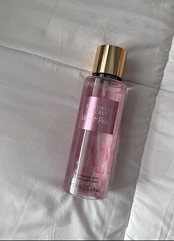 Victoria's secret velvet petals vücut spreyi 1 adet #parfüm #vü
