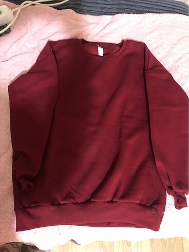 Koyu kırmızı sweatshirt