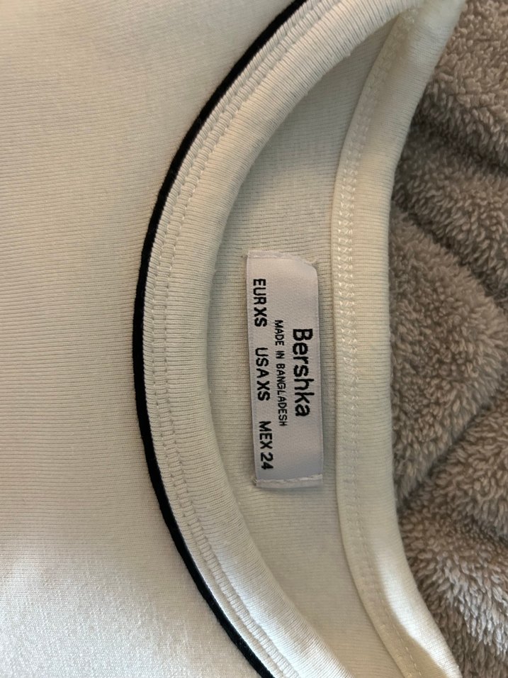 Bershka beyaz baskılı crop - Görsel 3