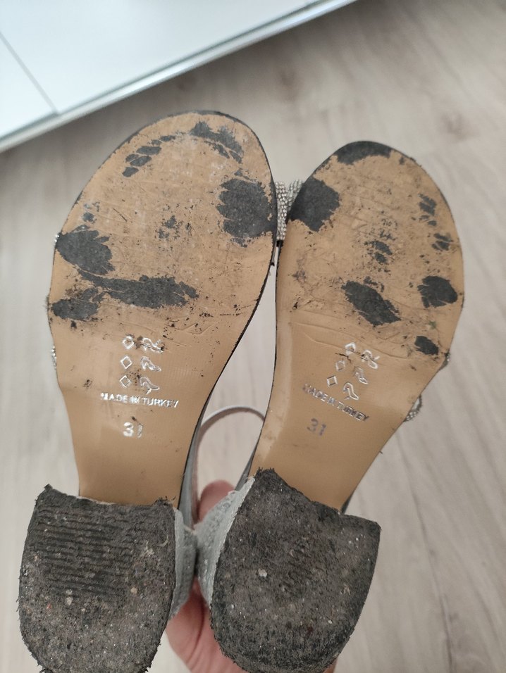 Gri Parlak Metal Tokalı Dolgu Topuklu Abiye Ayakkabı - Görsel 5