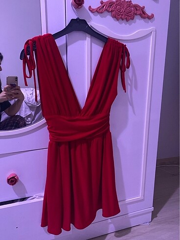Kırmızı mini elbise