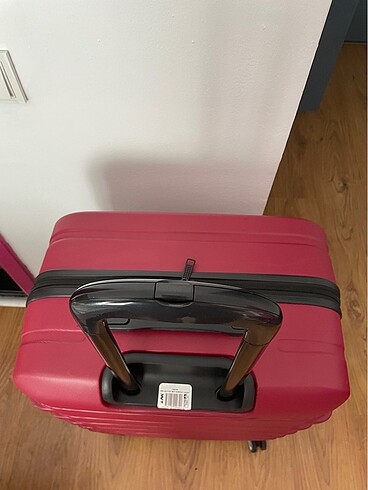 Sıfır etiketli orta boy valiz - Görsel 5