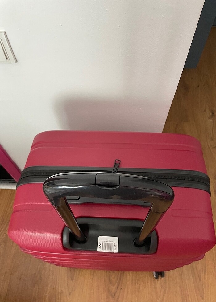 Sıfır etiketli orta boy valiz - Görsel 5