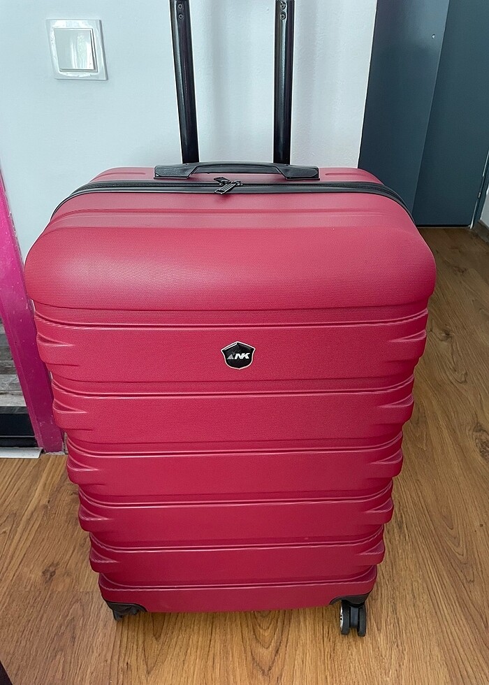 Sıfır etiketli orta boy valiz - Görsel 3