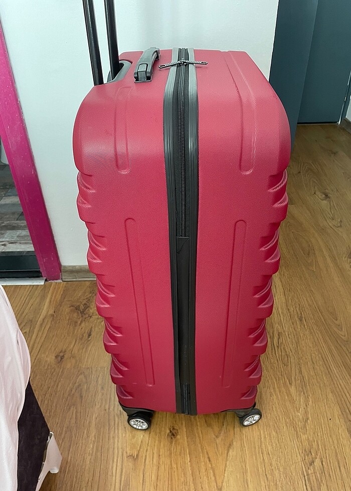 Sıfır etiketli orta boy valiz - Görsel 2