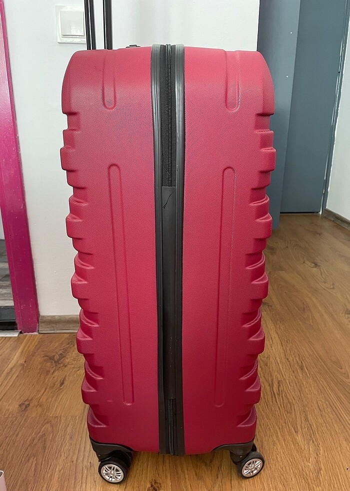 Sıfır etiketli orta boy valiz - Görsel 4