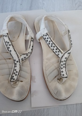 Boncuk İşlemeli Beyaz Bohem Kadın Sandalet