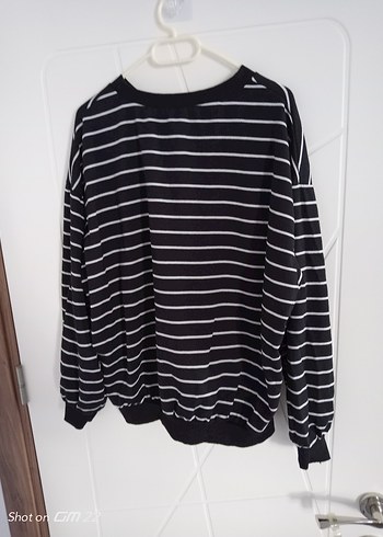 Siyah Beyaz Çizgili Piliseli Kadın Kazak - Görsel 3