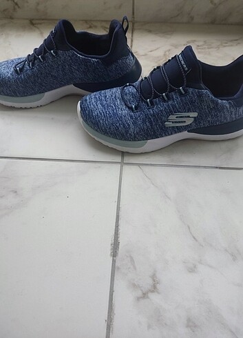 39 Beden Skechers ayakkabı yeni gibi