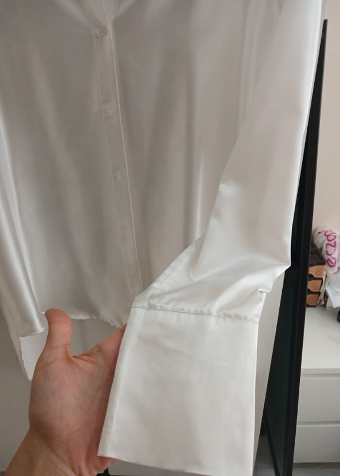 Beyaz saten gömlek  - Görsel 4